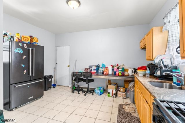 81 Schley St, Newark City, NJ 07112