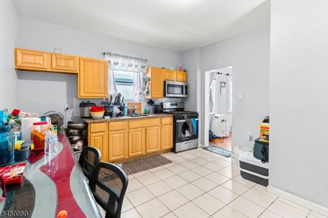 81 Schley St, Newark City, NJ 07112
