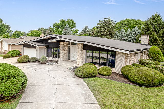 12138 S Cheyenne Drive, Palos Heights, IL 60463