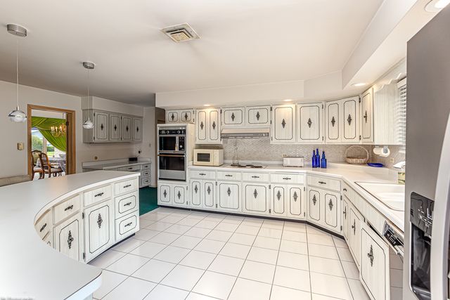 12138 S Cheyenne Drive, Palos Heights, IL 60463