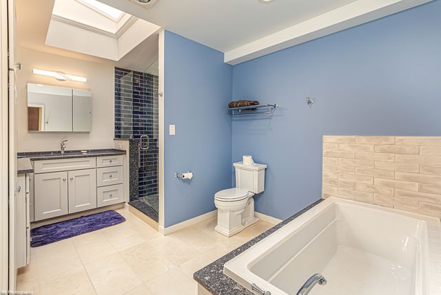 12138 S Cheyenne Drive, Palos Heights, IL 60463