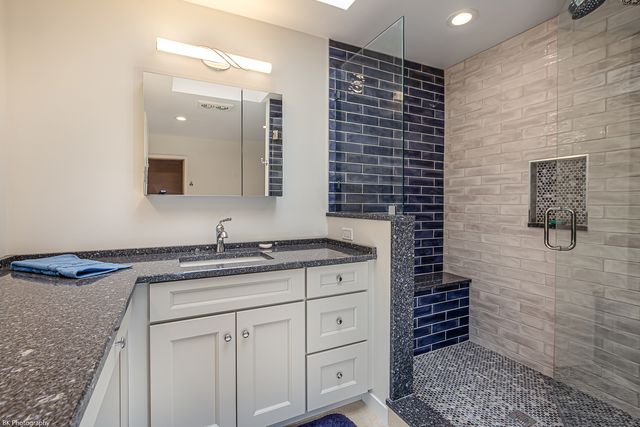 12138 S Cheyenne Drive, Palos Heights, IL 60463