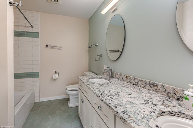 12138 S Cheyenne Drive, Palos Heights, IL 60463
