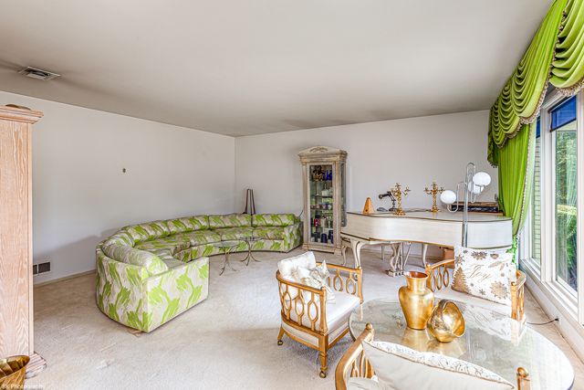 12138 S Cheyenne Drive, Palos Heights, IL 60463