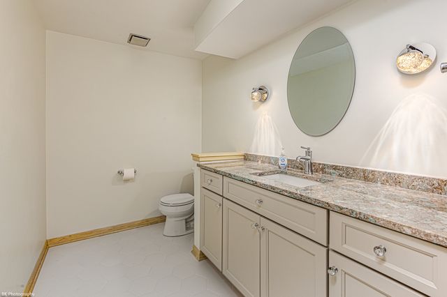 12138 S Cheyenne Drive, Palos Heights, IL 60463