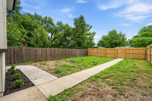 9840 Luna Avenue, St Louis, MO 63125