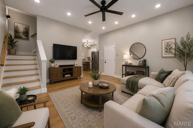 9840 Luna Avenue, St Louis, MO 63125