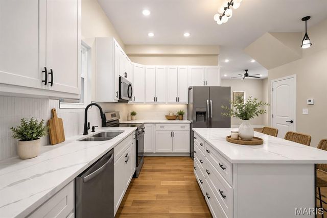 9840 Luna Avenue, St Louis, MO 63125