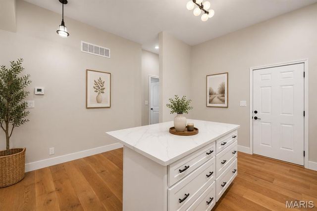 9840 Luna Avenue, St Louis, MO 63125