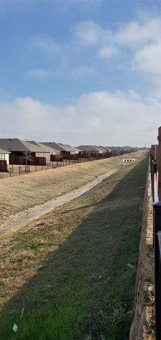 813 Fueller Drive, Aubrey, TX 76227