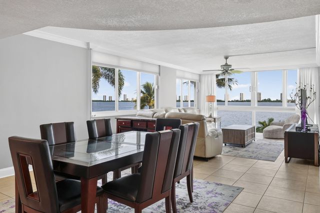301 LAKE SHORE Drive 201, Lake Park, FL 33403