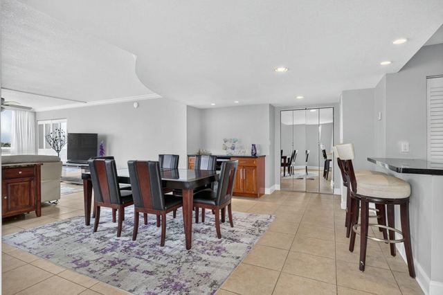 301 LAKE SHORE Drive 201, Lake Park, FL 33403