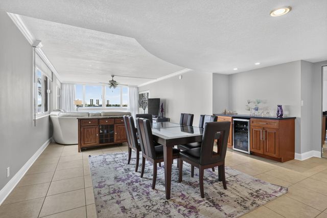 301 LAKE SHORE Drive 201, Lake Park, FL 33403