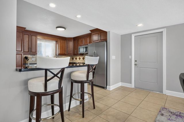 301 LAKE SHORE Drive 201, Lake Park, FL 33403