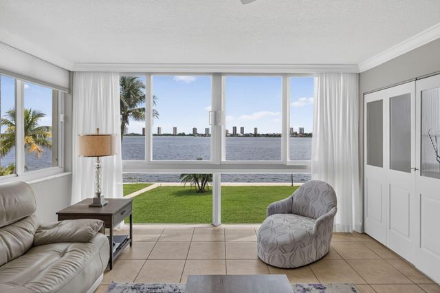 301 LAKE SHORE Drive 201, Lake Park, FL 33403