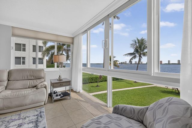 301 LAKE SHORE Drive 201, Lake Park, FL 33403