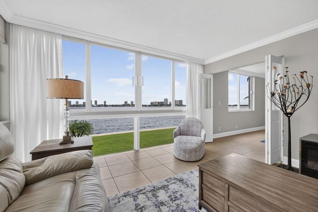301 LAKE SHORE Drive 201, Lake Park, FL 33403
