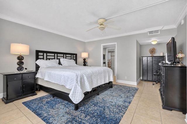 301 LAKE SHORE Drive 201, Lake Park, FL 33403