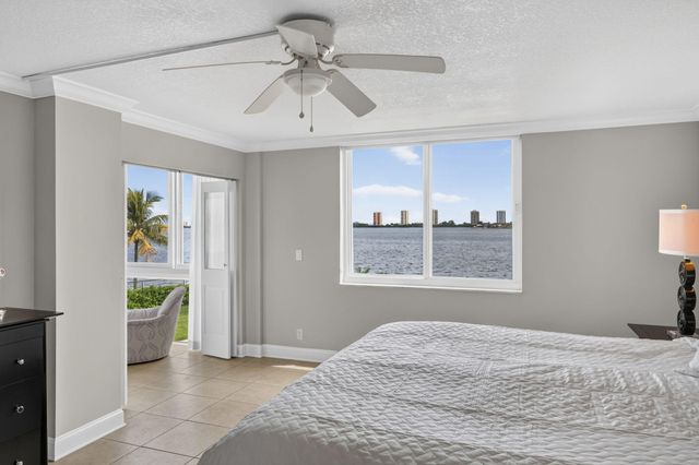 301 LAKE SHORE Drive 201, Lake Park, FL 33403