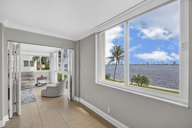 301 LAKE SHORE Drive 201, Lake Park, FL 33403