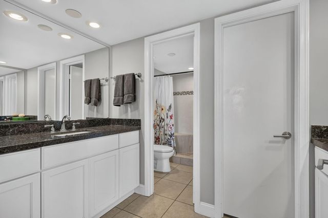 301 LAKE SHORE Drive 201, Lake Park, FL 33403