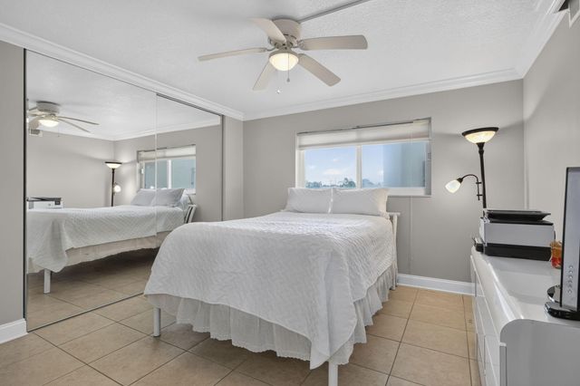 301 LAKE SHORE Drive 201, Lake Park, FL 33403