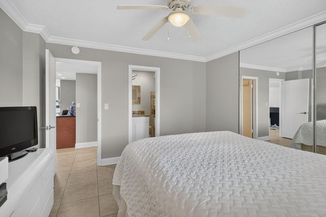 301 LAKE SHORE Drive 201, Lake Park, FL 33403