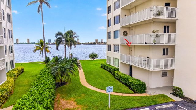 301 LAKE SHORE Drive 201, Lake Park, FL 33403