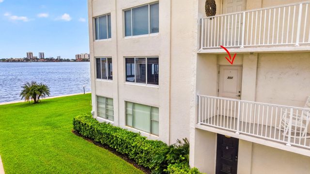 301 LAKE SHORE Drive 201, Lake Park, FL 33403