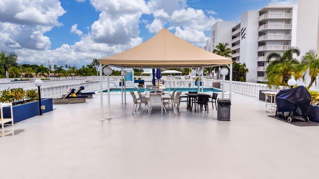301 LAKE SHORE Drive 201, Lake Park, FL 33403