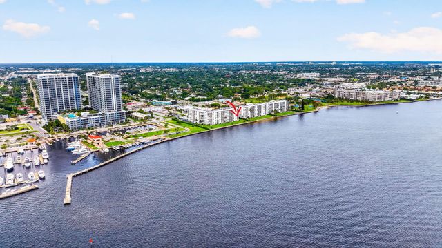 301 LAKE SHORE Drive 201, Lake Park, FL 33403