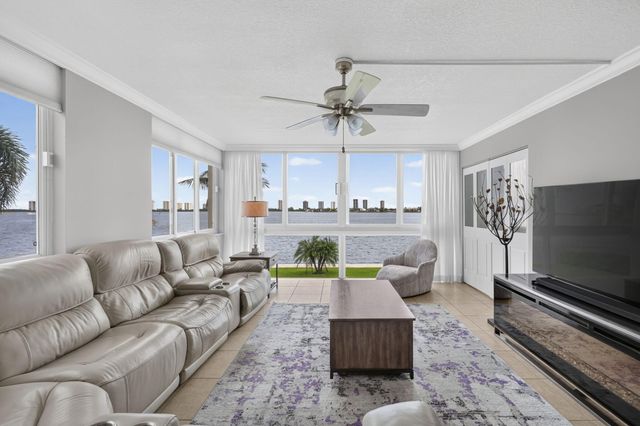 301 LAKE SHORE Drive 201, Lake Park, FL 33403
