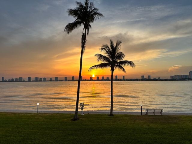 301 LAKE SHORE Drive 201, Lake Park, FL 33403