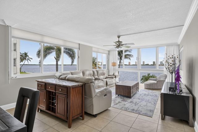 301 LAKE SHORE Drive 201, Lake Park, FL 33403