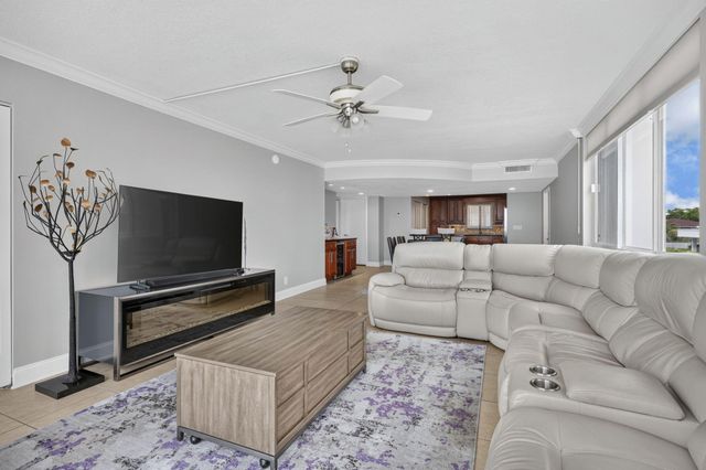 301 LAKE SHORE Drive 201, Lake Park, FL 33403