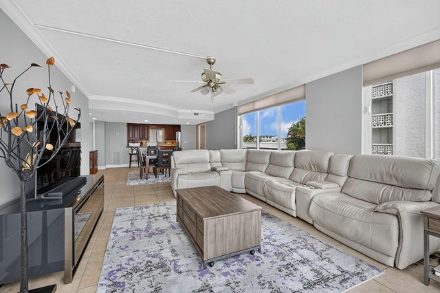 301 LAKE SHORE Drive 201, Lake Park, FL 33403