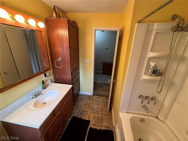 4924 Cleveland Avenue NW, Canton, OH 44709