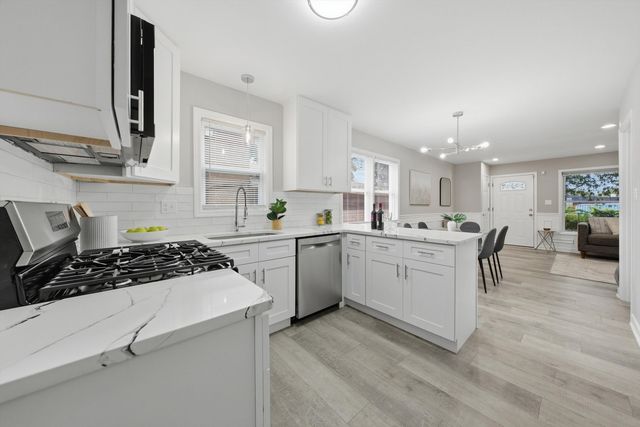 8231 S Wentworth Avenue, Chicago, IL 60620