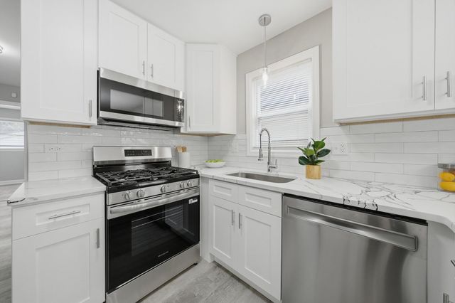 8231 S Wentworth Avenue, Chicago, IL 60620