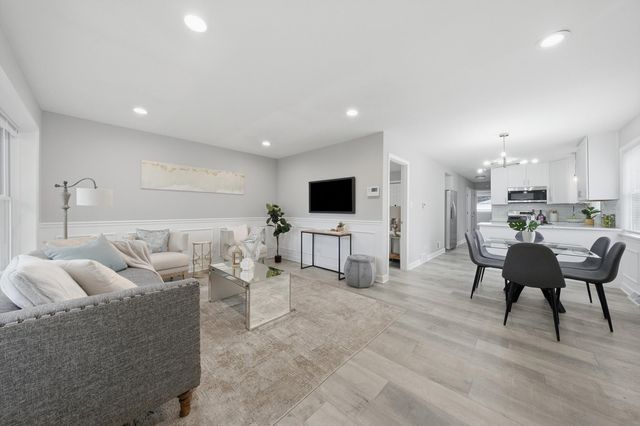 8231 S Wentworth Avenue, Chicago, IL 60620