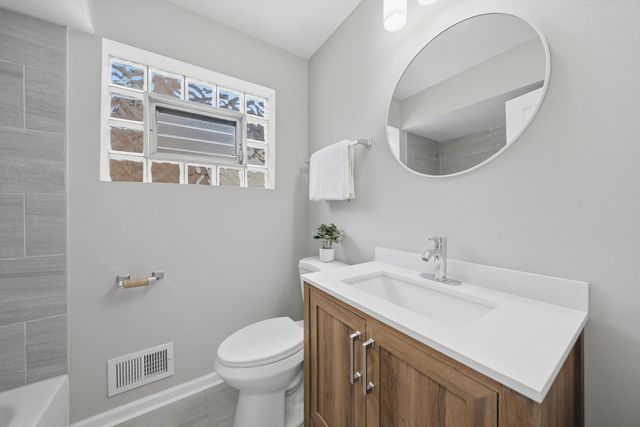 8231 S Wentworth Avenue, Chicago, IL 60620