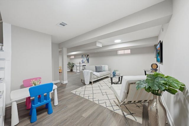 8231 S Wentworth Avenue, Chicago, IL 60620