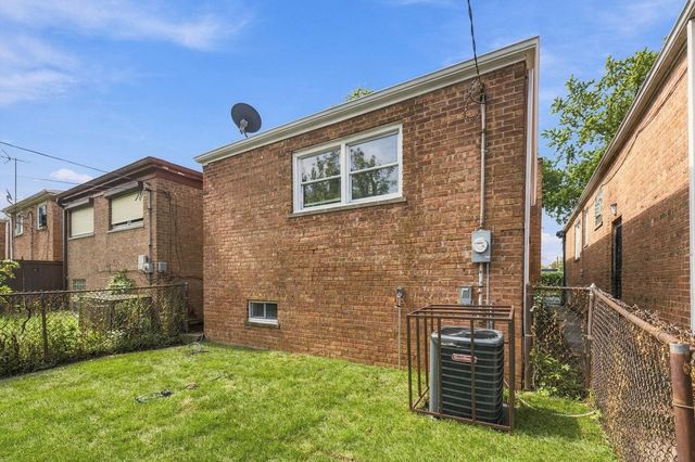 8231 S Wentworth Avenue, Chicago, IL 60620