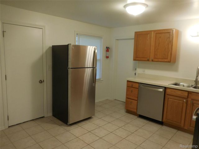 146 Olympia Drive, Troy, MI 48084