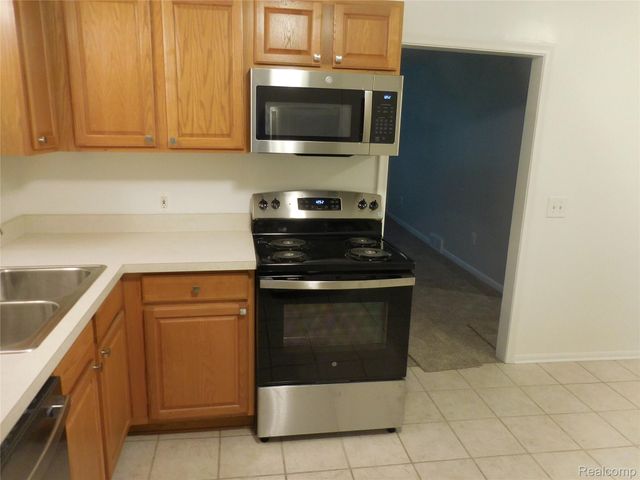 146 Olympia Drive, Troy, MI 48084