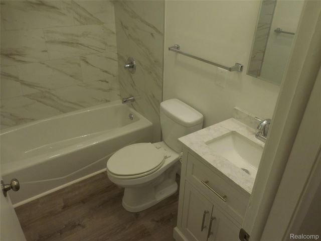 146 Olympia Drive, Troy, MI 48084