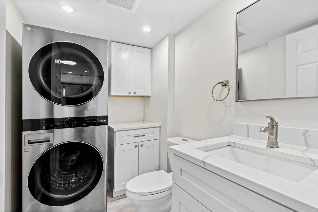 Image 10 of property listing at 1914 19th Court 34 B, Jupiter, FL 33477