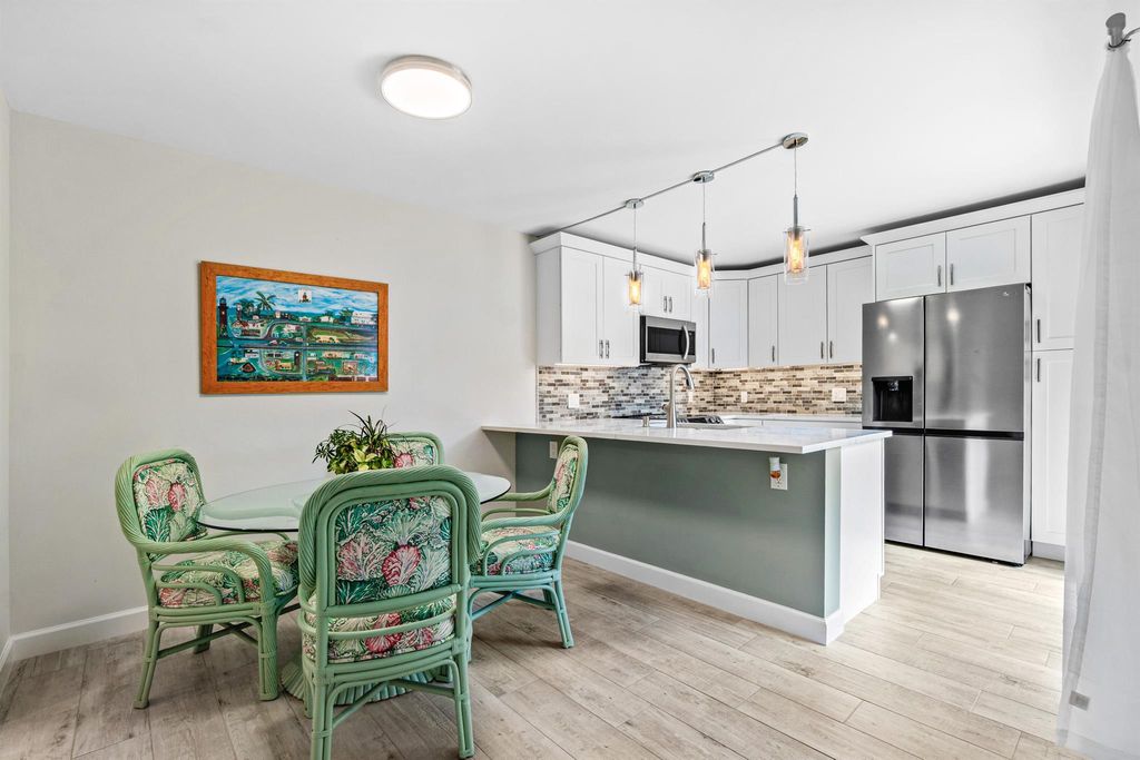 Image 11 of property listing at 1914 19th Court 34 B, Jupiter, FL 33477
