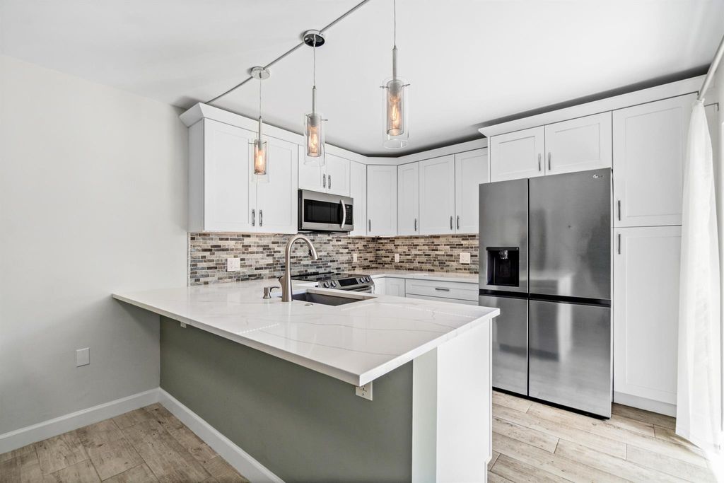 Image 12 of property listing at 1914 19th Court 34 B, Jupiter, FL 33477