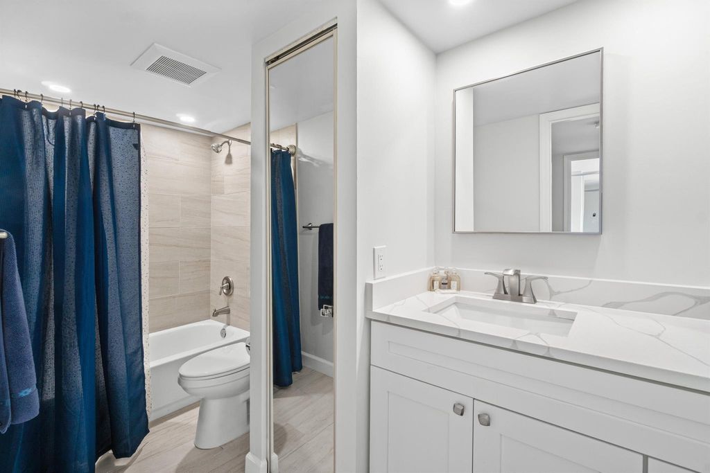 Image 16 of property listing at 1914 19th Court 34 B, Jupiter, FL 33477